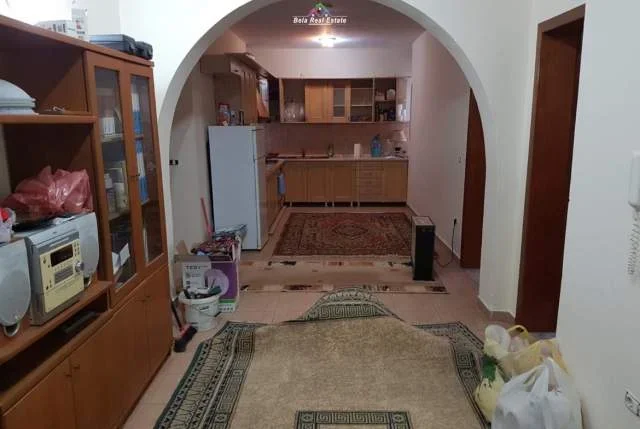 Tirane, jepet me qera apartament 4+1 Kati 4, 144 m² 600 Euro (21 dhjetori)