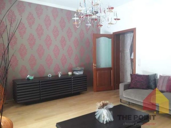 Tirane, jepet me qera Vile 2 Katshe Kati 2, 670 m² 5.000 Euro (Rruga Hafiz Ibrahim Daliu)