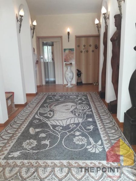 Tirane, jepet me qera Vile 2 Katshe Kati 2, 670 m² 5.000 Euro (Rruga Hafiz Ibrahim Daliu)