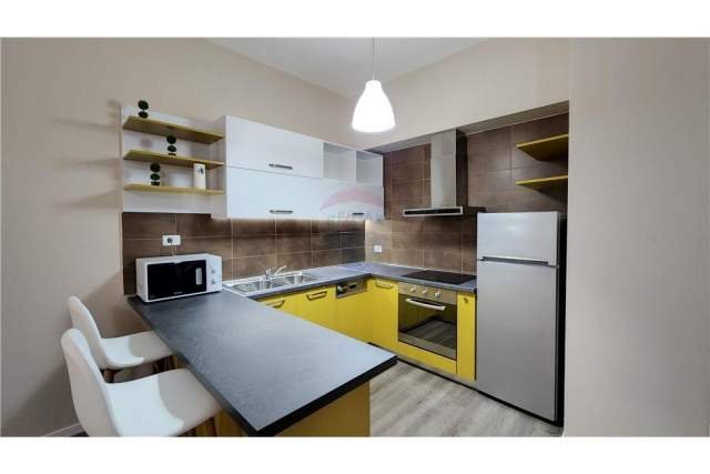 Tirane, jepet me qera apartament 2+1 Kati 8, 119 m² 750 Euro (kompleksi deliorgji)