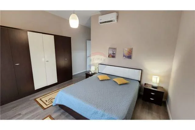 Tirane, jepet me qera apartament 2+1 Kati 8, 118 m² 850 Euro