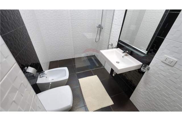 Tirane, jepet me qera apartament 2+1 Kati 8, 119 m² 750 Euro (kompleksi deliorgji)