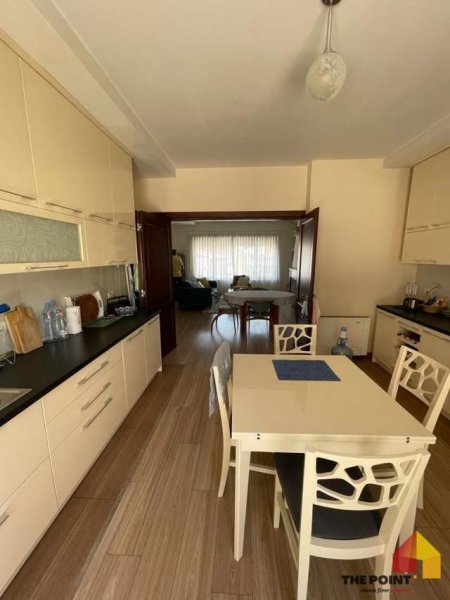 Tirane, jepet me qera Vile 2 Katshe Kati 2, 250 m² 2.000 Euro (Rruga Ali Visha)