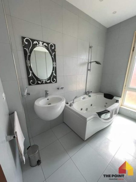 Tirane, jepet me qera Vile 2 Katshe Kati 2, 250 m² 2.000 Euro (Rruga Ali Visha)