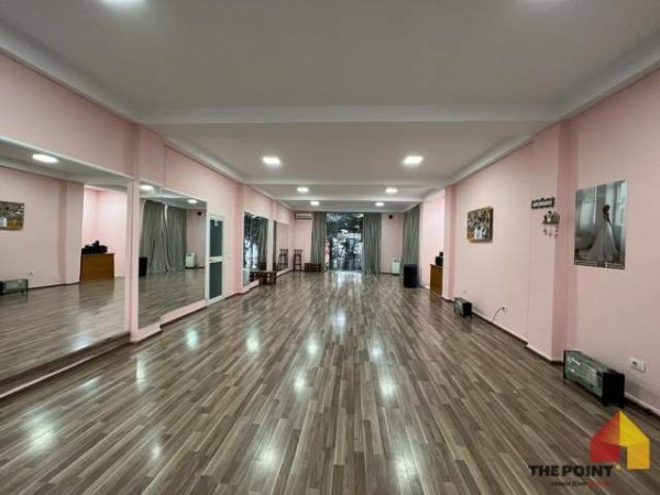 Tirane, jepet me qera dyqan Kati 1, 140 m² 600 Euro (Rruga Nikolla Jorga)