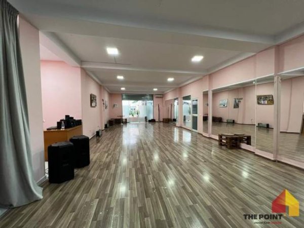 Tirane, jepet me qera dyqan Kati 1, 140 m² 600 Euro (Rruga Nikolla Jorga)