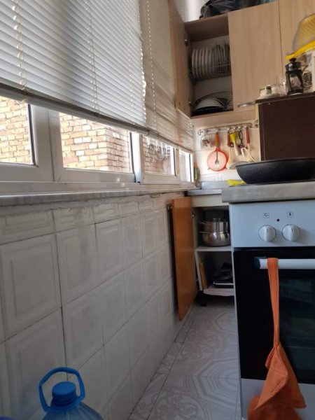 Tirane, shitet apartament 1+1 Kati 4, 50.000 Euro (prane Kinostudios)