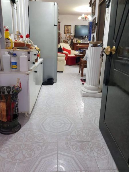 Tirane, shitet apartament 1+1 Kati 4, 50.000 Euro (prane Kinostudios)