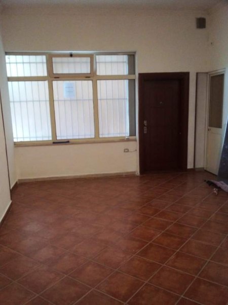 Tirane, jepet me qera dyqan Kati 0, 25 m² 20.000 Leke