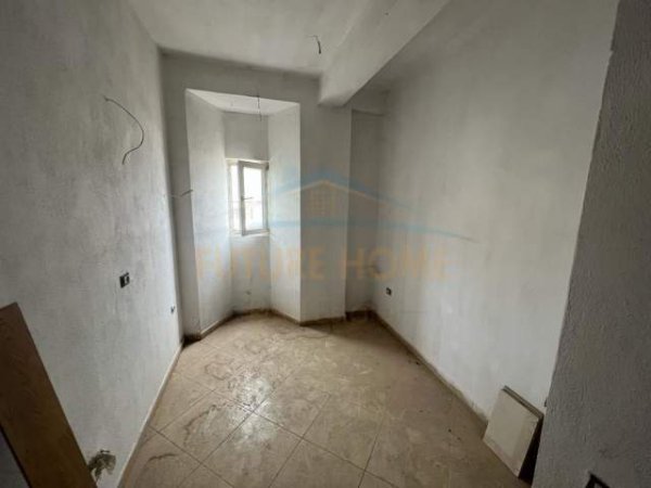 Korce, shitet apartament 3+1+BLK Kati 5, 62 m² 30.000 Euro (Lagjia 10, Korçë)