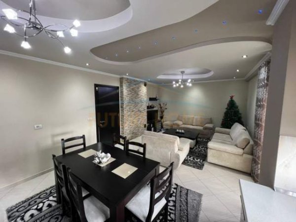 Korce, jepet me qera apartament 2+1+BLK Kati 7, 124 m² 350 Euro (Terminali I Autobuzave, Korçë)