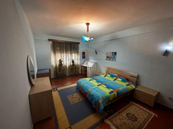 Korce, shitet Vile 4+1+BLK Kati 2, 300 m² 172.500 Euro (Lagjia 4, Korçë)