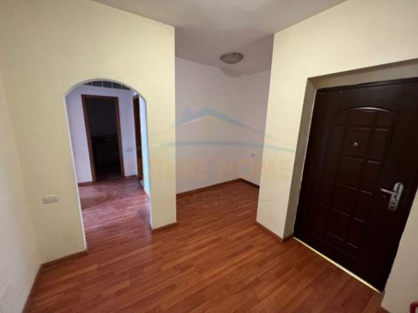 Korce, shitet apartament 2+1+BLK Kati 2, 132 m² 57.500 Euro (Lagjia 6, Korçë)