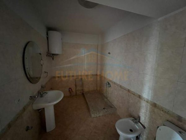 Korce, shitet apartament 2+1+BLK Kati 2, 132 m² 57.500 Euro (Lagjia 6, Korçë)