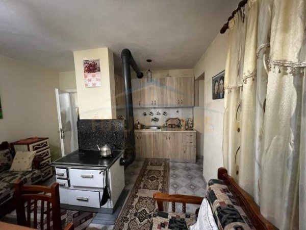 Korce, shitet apartament 1+1 Kati 3, 55 m² 33.000 Euro (Lagjia 16, Korçë)