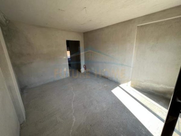 Korce, shitet apartament 2+1 Kati 4, 118 m² 48.000 Euro (Lagjia 4, Korçë)