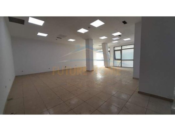 Tirane, jepet me qera ambjent biznesi Kati 1, 155 m² 800 Euro (Rruga e Kavajes)