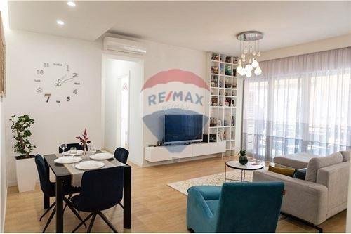 Tirane, jepet me qera apartament 2+1 Kati 7, 120 m² 1.100 Euro (Delijorgji)
