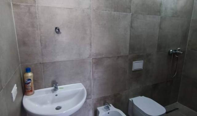 Tirane, jepet per zyra, apartament 3+1 Kati 2, 97 m² 800 €  (Komuna e parisit, Kika2)