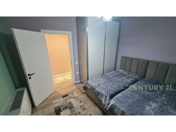 Tirane, jepet me qera apartament 2+1 Kati 2, 600 Euro (medreseja)