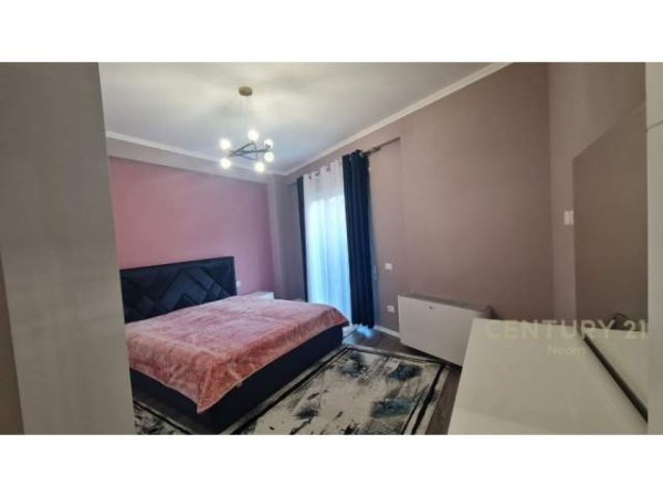 Tirane, jepet me qera apartament 2+1 Kati 2, 600 Euro (medreseja)