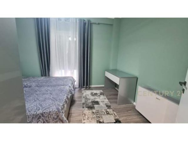Tirane, jepet me qera apartament 2+1 Kati 2, 600 Euro (medreseja)