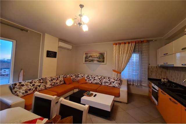 Tirane, jepet me qera apartament 2+1 Kati 3, 95 m² 400 Euro (Rruga Dritan Hoxha)
