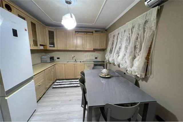Tirane, jepet me qera apartament 2+1+A+BLK Kati 2, 125 m² 400 Euro