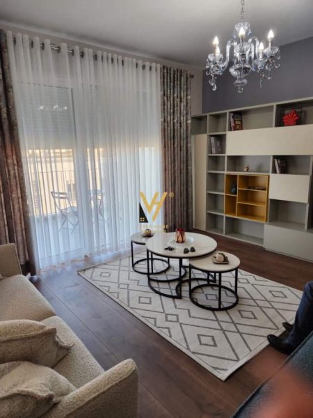 Tirane, jepet me qera 3+1+A+BLK Kati 4, 120 m² 1.500 Euro (liqeni artificial)