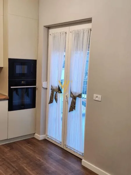 Tirane, jepet me qera 3+1+A+BLK Kati 4, 120 m² 1.500 Euro (liqeni artificial)