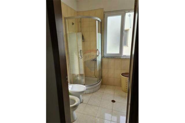 Tirane, jepet me qera apartament 2+1+BLK Kati 6, 97 m² 350 Euro (kadri roshi)