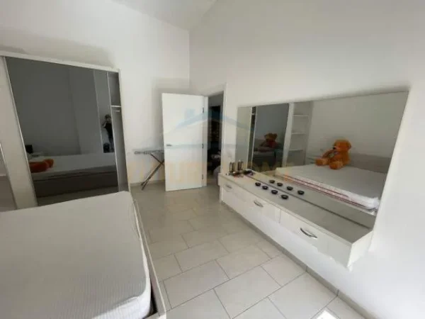 Tirane, jepet me qera apartament 2+1 Kati 4, 80 m² 500 Euro (Liqeni i Thatë)