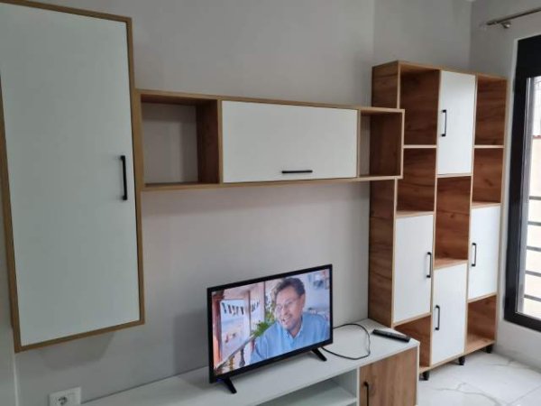 Tirane, jepet me qera apartament 1+1+BLK Kati 4, 75 m² 350 Euro (rruga 5 Maj)