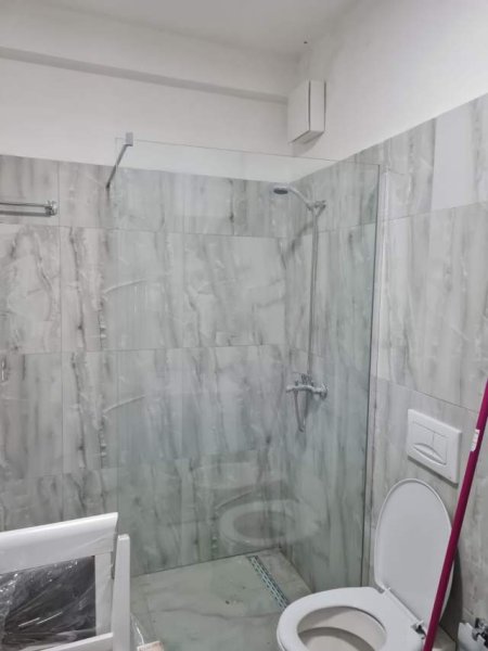 Tirane, jepet me qera apartament 1+1+BLK Kati 4, 75 m² 350 Euro (rruga 5 Maj)