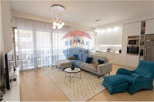 Tirane, jepet me qera apartament 2+1 Kati 7, 120 m² 1.100 Euro (Delijorgji)