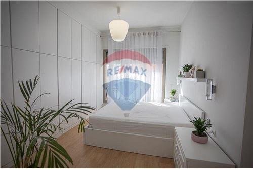 Tirane, jepet me qera apartament 2+1 Kati 7, 120 m² 1.100 Euro (Delijorgji)