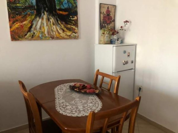 Tirane, jepet me qera apartament 1+1+BLK Kati 8, 70 m² 35.000 Leke (Kompleksi Molla)