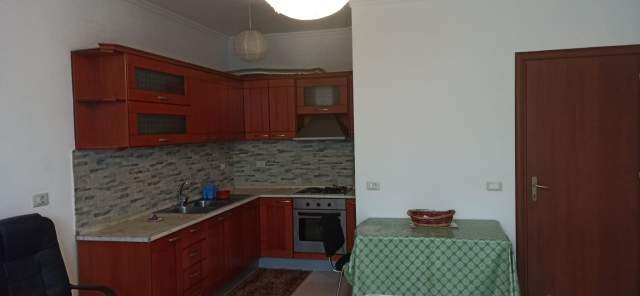 Tirane, jepet me qera apartament 1+1+BLK Kati 4, 76 m² 33.000 Leke (Rruga Rapo Hekali)