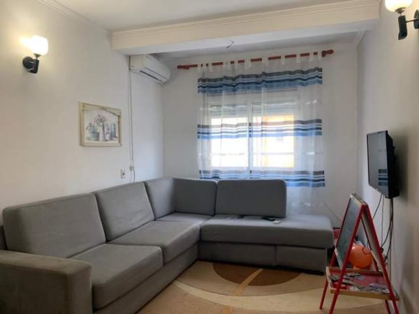 Tirane, jepet me qera apartament 2+1+BLK Kati 3, 100 m² 400 Euro (Laprake)