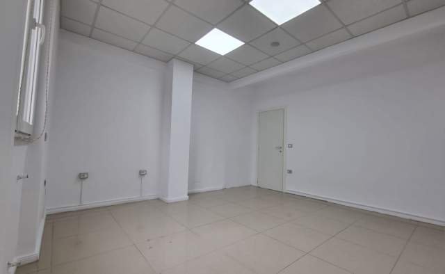 Tirane, jepet me qera apartament 2+1 Kati 2, 80 m² 350 Euro (Ish Parku Autobuzave)