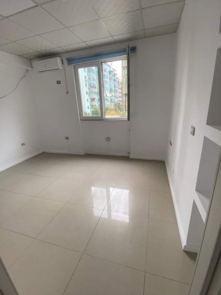 Tirane, jepet me qera apartament 2+1 Kati 2, 80 m² 350 Euro (Ish Parku Autobuzave)