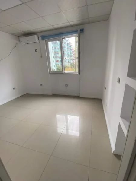 Tirane, jepet me qera apartament 2+1 Kati 2, 80 m² 350 Euro (Ish Parku Autobuzave)