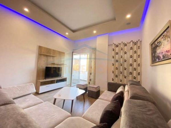 Tirane, jepet me qera apartament 2+1 Kati 1, 140 m² 700 Euro (Liqeni I thate)