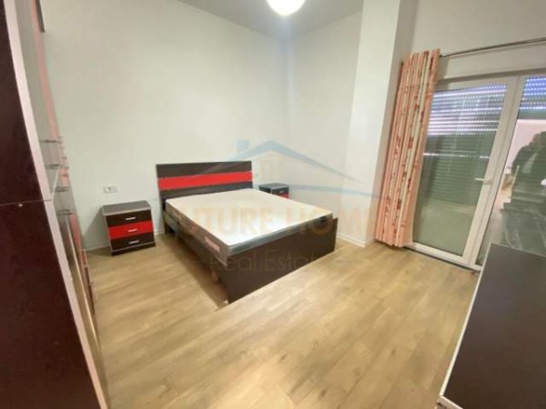 Tirane, jepet me qera apartament 2+1 Kati 1, 140 m² 700 Euro (Liqeni I thate)
