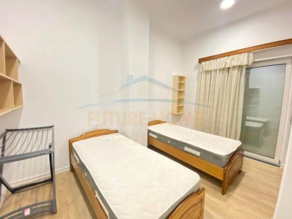 Tirane, jepet me qera apartament 2+1 Kati 1, 140 m² 700 Euro (Liqeni I thate)