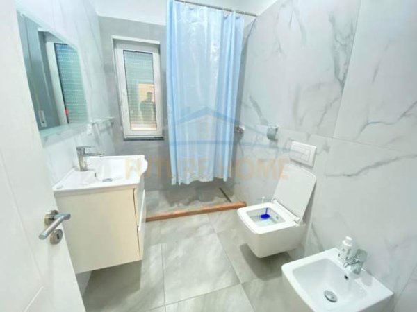 Tirane, jepet me qera apartament 2+1 Kati 1, 140 m² 700 Euro (Liqeni I thate)