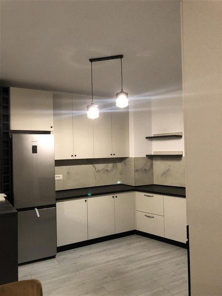 Tirane, jepet me qera apartament 2+1 Kati 4, 140 m² 400 Euro (Linzë)