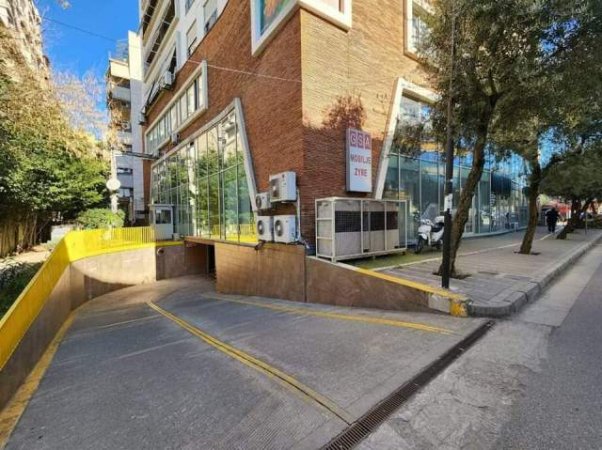 Tirane, jap me qera ambjent biznesi Kati -1, 350 m² 7.000 Euro (Rruga Kosovareve)