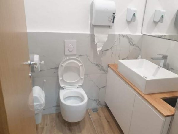 Tirane, jepet me qera ambjent biznesi Kati 2, 512 m² 6.500 Euro (Bllok)
