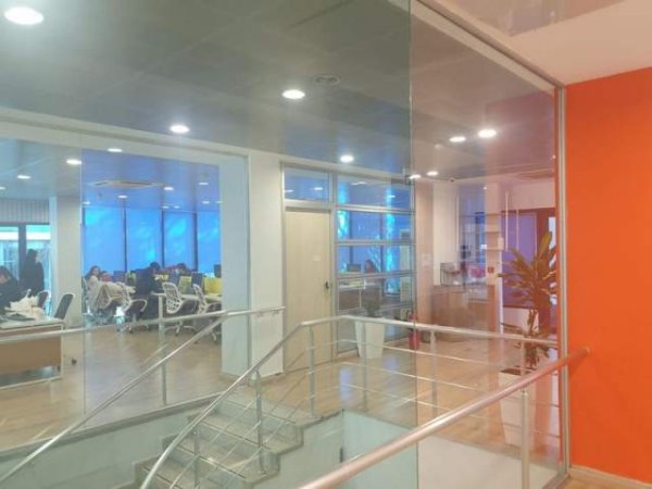 Tirane, jepet me qera ambjent biznesi Kati 2, 512 m² 6.500 Euro (Bllok)